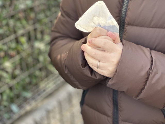 冷えでカイロをつかう