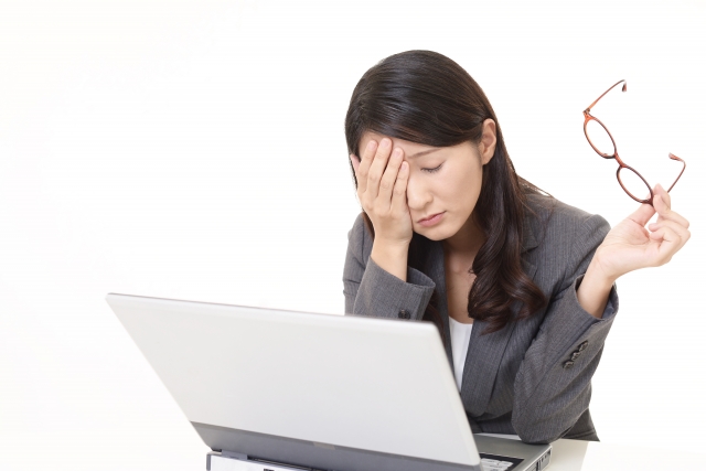 だるくて仕事の効率が悪い女性